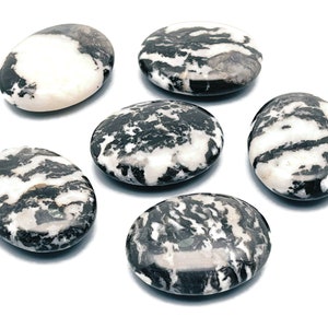Zebra Calcite Palm Stone – Oval Zebra Calcite Stone –Natural Gemstone – Worry Stone - 45x35mm - PA1043