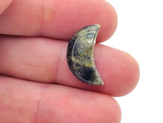 Dragon Blood Jasper Gemstone Moon - Crystal Moon - Carved Moon - Healing Crystal - Mini Moon Crystal – 2cm – MO1009