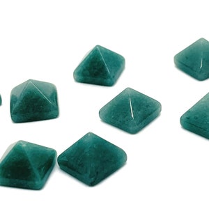 Aventurine Pyramid Crystal – Crystal Pyramid – Healing Crystal – Crystal Gemstone - PY1008