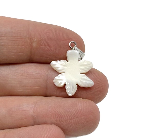 Natural Pearl Cloverleaf Pendant - Crystals Pendant Healing - Sea Shell Pendant - Handmade Jewelry - NC1833