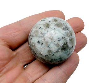 Kiwi Jaspis Klotsten A++ – Kristallkula – Läkande Kristallstenar – Kristalldekor – 40-50 mm - BA1069