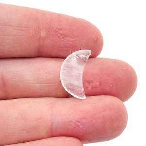 Clear Quartz Gemstone Moon - Crystal Moon - Carved Moon - Healing Crystal - Mini Moon Crystal – 2cm – MO1010