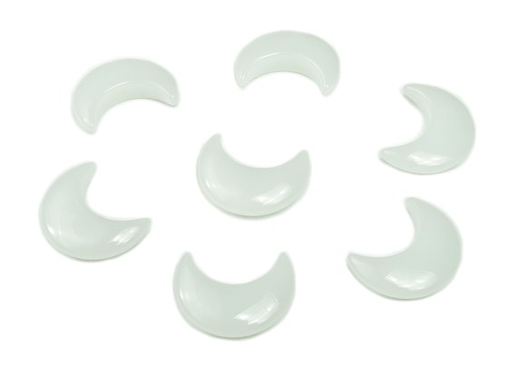 White Jade Gemstone Moon - Crystal Moon - Carved Moon - Healing Crystal - Gemstone Crescent – 3×1.6cm – MO1031