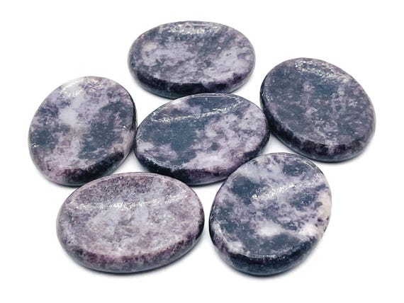 Lepidolite Worry Stone – Crystal Worry Stone – Pocket Stone – Healing Crystal - 4.5x3.5cm - WO1053