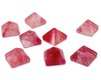 Peut inclure: Huit pierres de cristal en forme de pyramide rose et blanche. Les pierres sont lisses et polies, avec un léger éclat.
