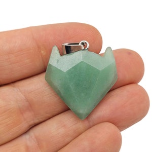 Aventurine Wolf Head Gemstone Pendant - Natural Stone Wolf Carving Crystal - Crystal Wolf head - Wolf Head Crystal Jewelry - NC1597
