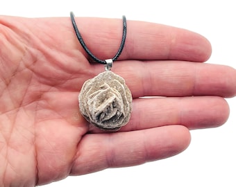 Collar Rosa del Desierto de Selenita – Piedra Rosa del Desierto – Piedra de Selenita Natural – Amuleto de Piedra del Desierto - NC1239