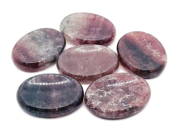 Strawberry Quartz Worry Stone – Crystal Worry Stone – Pocket Stone – Healing Crystal - 4.5x3.5cm - WO1076