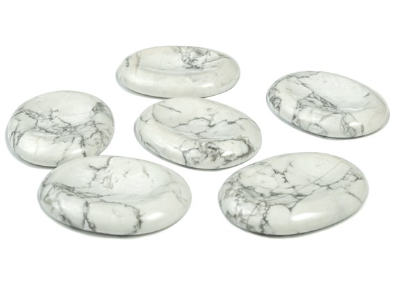 Howlite Worry Stone – Howlite Thumb Stone – Polished Howlite Pocket Stone – Crystal White Gemstone – Touch Stone - 4.5x3.5cm - WO1044