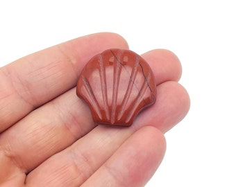 Pierres précieuses de sculpture sur coquillages en jaspe rouge - coquillages pour la fabrication de bijoux - spécimen minéral - décor coquillages - SS1005
