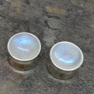 Pair Of Natural Rainbow Moonstone Circle 925 Sterling Silver Ear Plugs, Double Flare Gauge Earplugs, Handmade Plugs, (2mm) to Customize