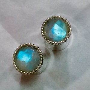 Pair Of Natural Labradorite Honeycomb Cut Circular 925 Sterling Silver Ear Plugs, Double Flare Gauge Earplug, Designer Silver Plugs, Weight