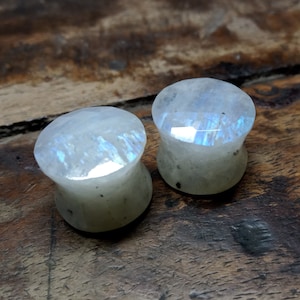 Natural Rainbow Moonstone Honeycomb Cut Circle Earplugs, Blue Flash Moonstone Plugs Earrings, White Moonstone Earlobe Earring