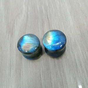 Best Quality Natural Labradorite Smooth Circle Earplugs, Blue Flash Labradorite Plugs Earrings, Rare Labradorite Earlobe Earrings, gauges