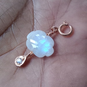 Ciondolo a forma di nuvola con pietra di luna arcobaleno: ciondolo in argento sterling con zirconi cubici e oro rosa