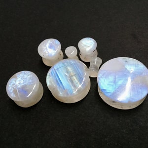 Best Quality Natural Rainbow Moonstone Smooth Circle Earplugs, Blue Flash Moonstone Plugs Earrings, White Moonstone Earlobe Earrings, gauges image 3