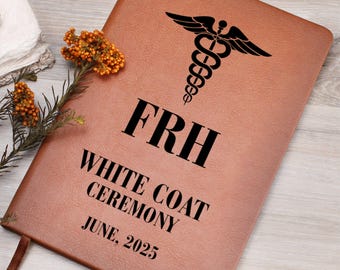 Diario personalizado para la ceremonia de la bata blanca, cuaderno médico personalizado, diario de cuero con monograma, recuerdo de graduación para estudiantes de medicina.