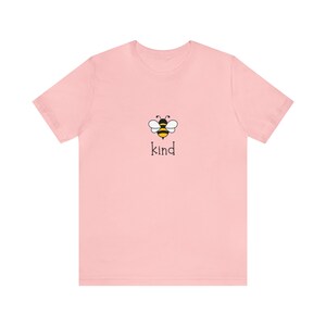 Chemise Bee Kind, être un humain gentil, bourdon, chemise abeille, chemise nature, chemise bourdon, t-shirt graphique genre abeille, t-shirt à manches courtes en jersey unisexe