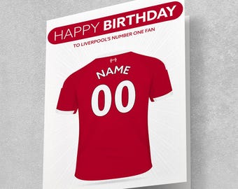 Tarjeta de cumpleaños personalizada del Liverpool - Diseño de camiseta de fútbol A5, nombre y número personalizados