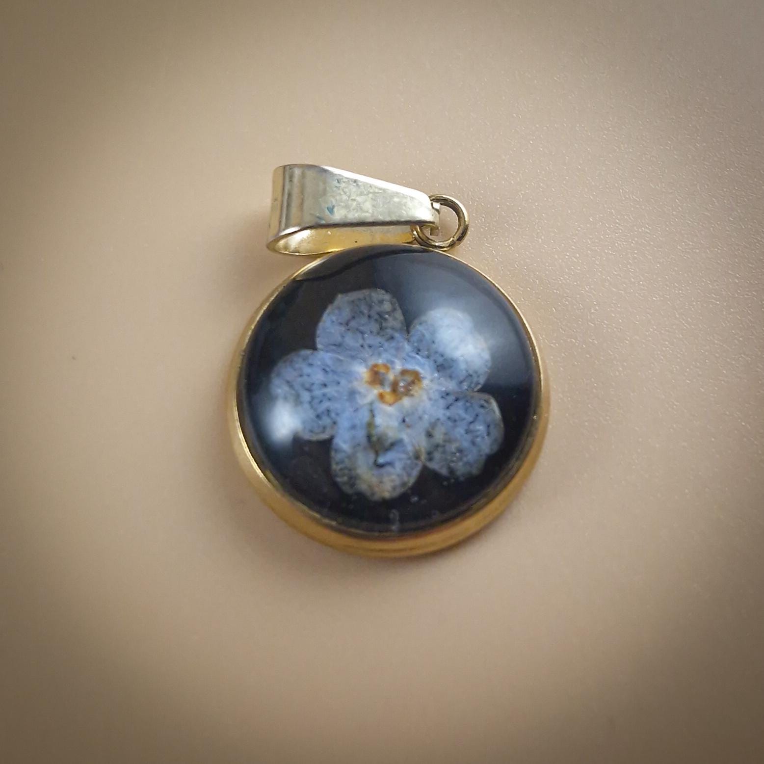 Ciondolo Ovale Con Vera Foglia Di Edera - Gioielli - Ciondoli - Di