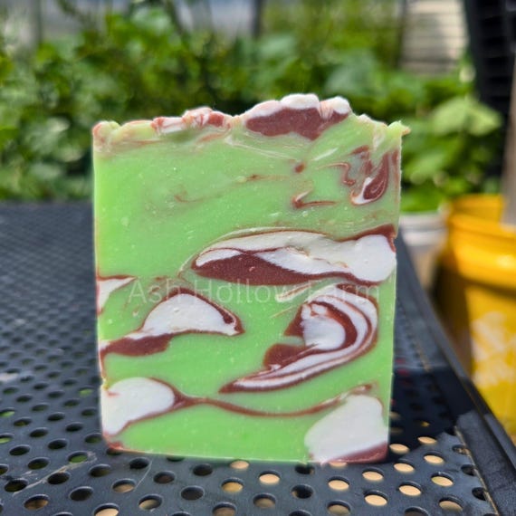 Juicy Pear Artisan Soap: Notes of Crisp Juicy Pears!