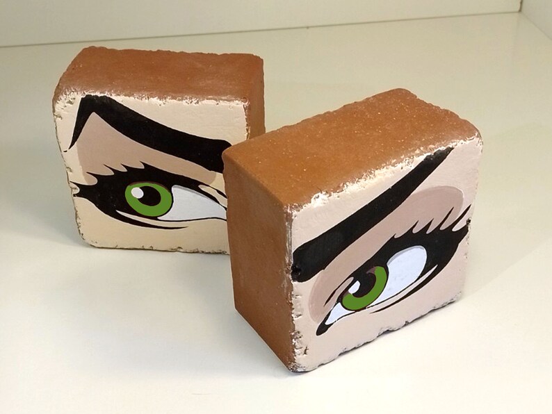 Bookend Target Brick Pop Art Green Eyes Shelf Decoration Sculpture