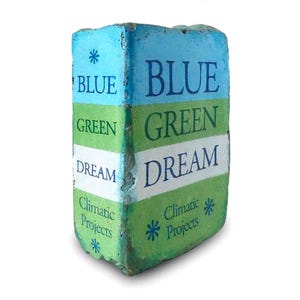 Ziegelstein Buchstütze Blue Green Dream Antiquariat Umweltschutz Klimawandel Upcycling Regal Deko
