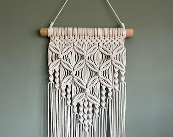 Digital download: Floral macrame wall hanging pattern - PDF pattern