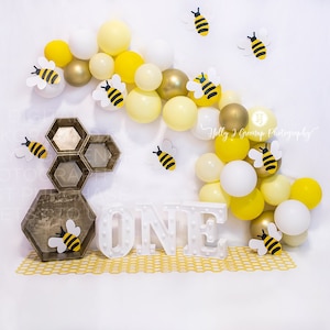 Cake Smash - Sweet To BEE One