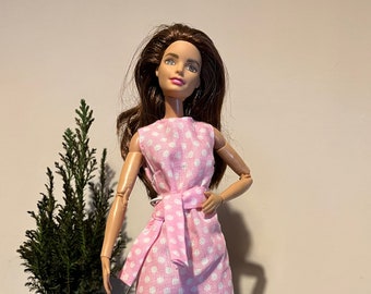Stylish pink sheath dress  for Barbie, Sindy, Steffi, Petra, Fleur, Tammy, Tressy, Disney Princesses and other 30 cm fashion dolls.