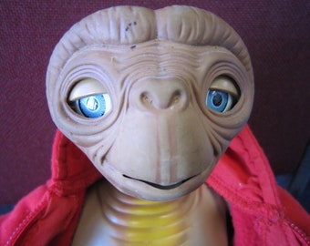 E.T. figure - 8" Hasbro