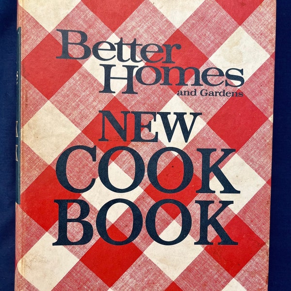 1973 Better Homes & Gardens Cookbook, 5 Ring Binder, Copyright 1968, 6th Printing, Color Photos, 20 Sections, Good Condition
