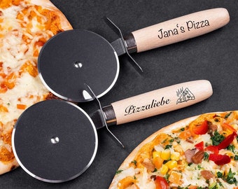 Pizza cutter with personalized engraving