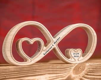 Personalisiertes Unendlichkeitszeichen mit Herzen und mit Gravur - Individuelles Hochzeitsgeschenk aus Holz