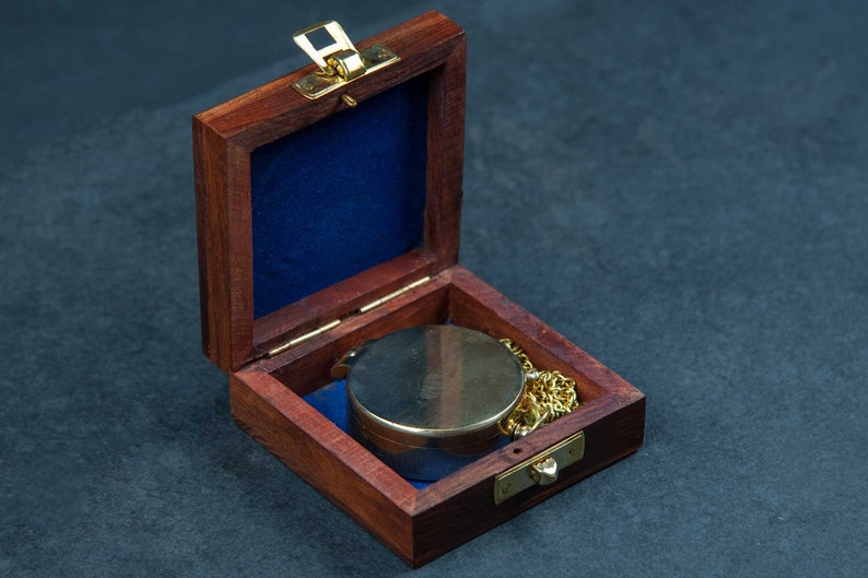 Personalized compass made of brass with a vintage look with your desired engraving and a stylish wooden box image 9