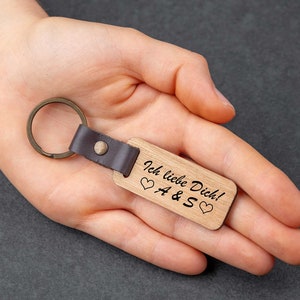Schlüsselanhänger personalisiert aus Holz mit individueller Gravur Bild 3