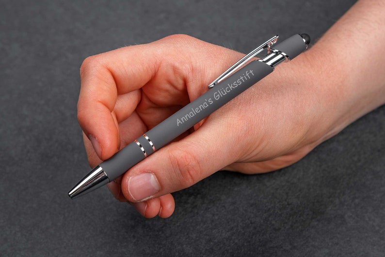Personalisierter Metall-Kugelschreiber mit Gravur und Geschenkverpackung NUR grau