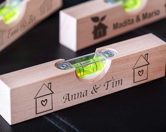 Spirit level with personalized engraving