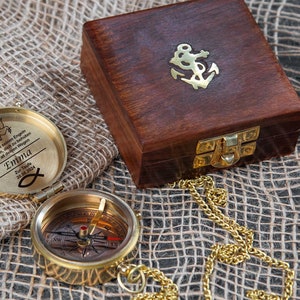 Personalized compass made of brass with a vintage look with your desired engraving and a stylish wooden box image 5