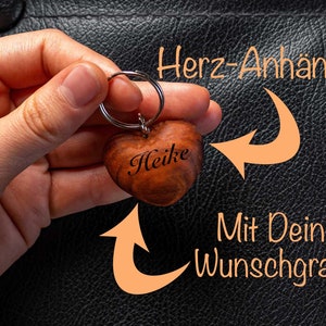 Herz-Schlüsselanhänger aus Holz personalisiert mit Namen Bild 2