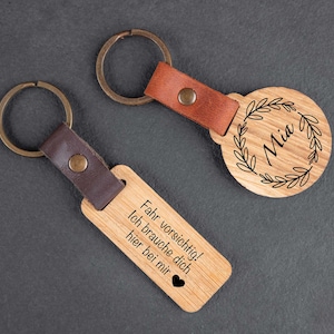 Schlüsselanhänger personalisiert aus Holz mit individueller Gravur Bild 1