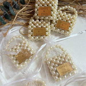 Mini Pearl Bag, Premium Wedding Gift, Personalized Community Gift, Chocolate or Henna in a Bag, Miniature Bag Keychain With Pearl Design