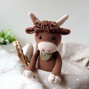 Highland cow crochet plush toy for little boy, Cuddly cow plush in organic cotton, Fluffy knitted farm animal for first birthday gift