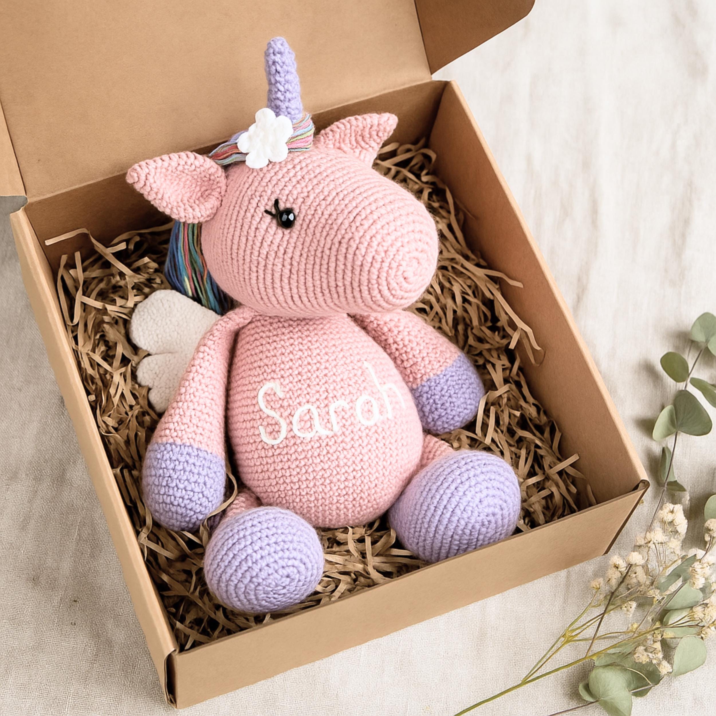 Unicornio de peluche bordado con nombre: regalo de primer