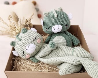 Peluche dragon au crochet fait main et Lovey, coffret cadeau pour bébé en coton bio