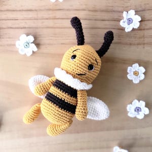 Abejorro de peluche de ganchillo, juguete para el mes del bebé, peluche de algodón, accesorio fotográfico para recién nacidos, abeja ecológica para sesión de fotos de primavera