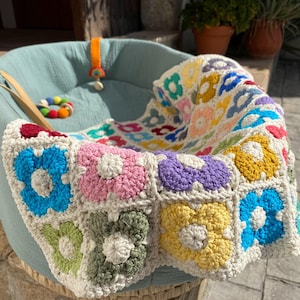 Granny baby blanket handmade crochet, Organic cotton granny square blanket, Floral blanket rustic nursery, Sustainable timeless baby gift