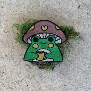 Cozy Frog Patch – Embroidered Coffee Frog with Mushroom Hat – Cottagecore Toadstool Iron Patch – Frog Lover Gift – Cute Froggy Aesthetic
