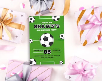 Invitación a fiesta temática de fútbol, invitación de cumpleaños negro verde, invitación a evento deportivo, diseño de balón de fútbol, celebración de cumpleaños