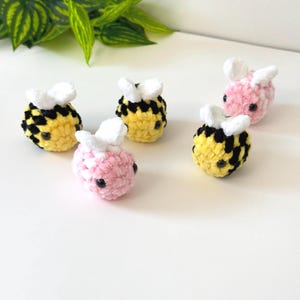 Crochet Bee, Amigurumi bee, Small bee , knitted Bee.